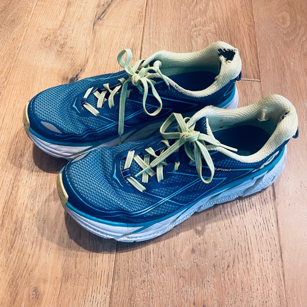 Women’s Hoka One One Clifton 3 Blue and White Athletic Running Shoes size 8.5